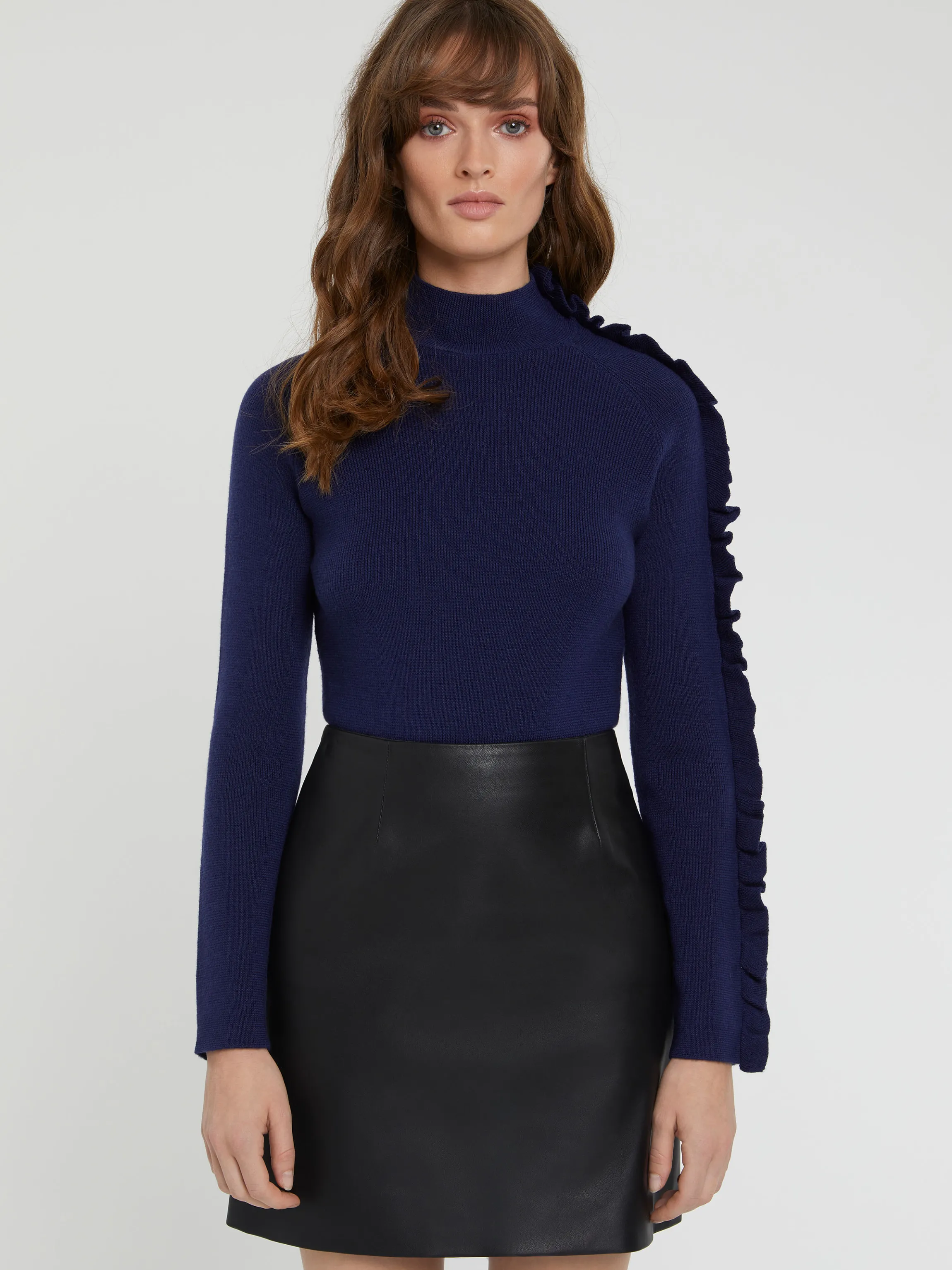 pull_col_roule_a_volants_en_laine_merinos_2.webp Cheap Pull Col Roule A Volants En Laine Merinos Femme Pulls Et Cardigans