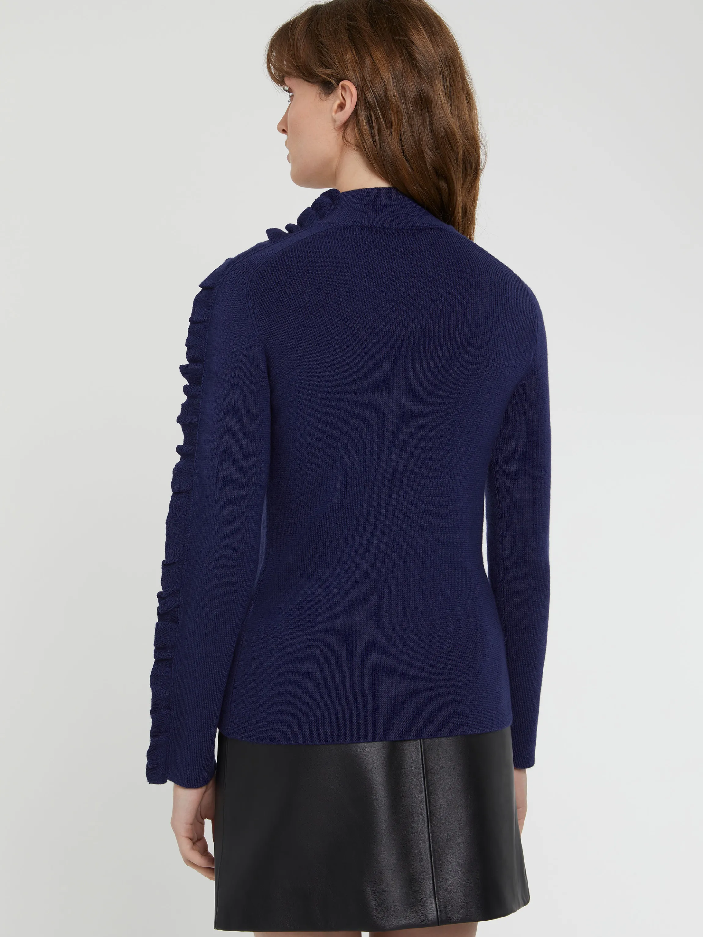 pull_col_roule_a_volants_en_laine_merinos_3.webp Cheap Pull Col Roule A Volants En Laine Merinos Femme Pulls Et Cardigans