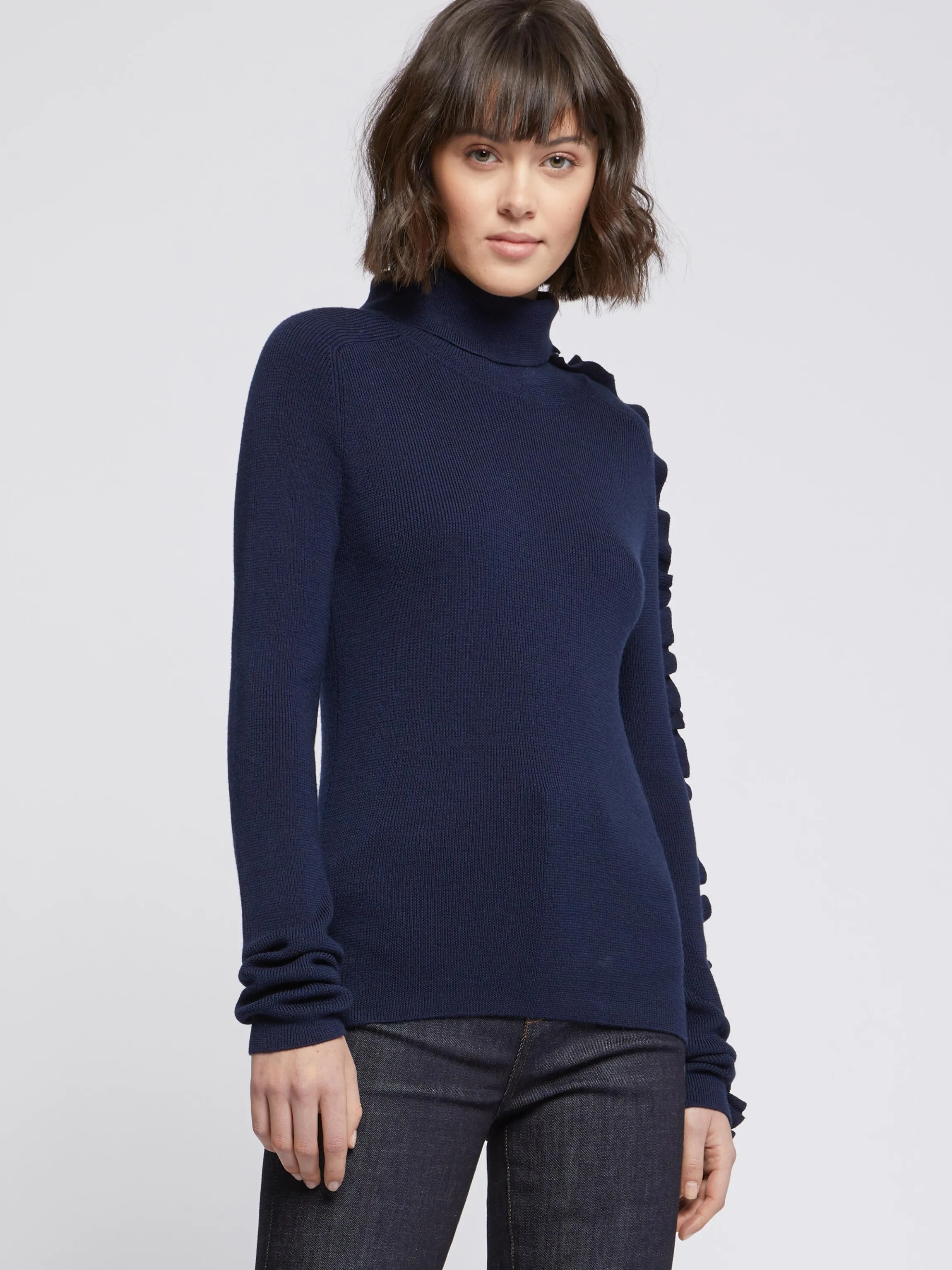 pull_col_roule_a_volants_en_laine_merinos_7.webp Cheap Pull Col Roule A Volants En Laine Merinos Femme Pulls Et Cardigans