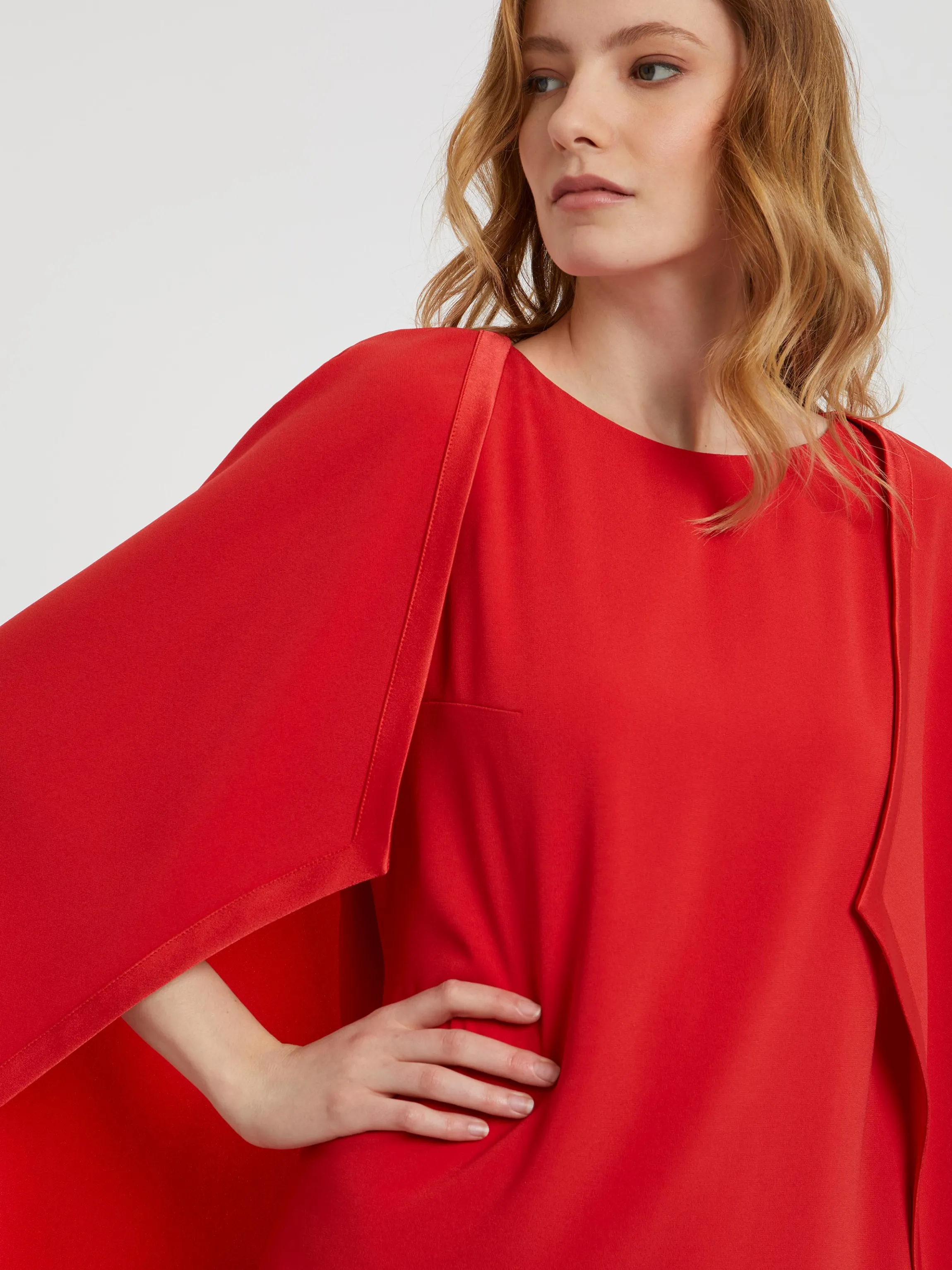 Outlet Robe Cape En Crepe Envers Satin Femme Robes