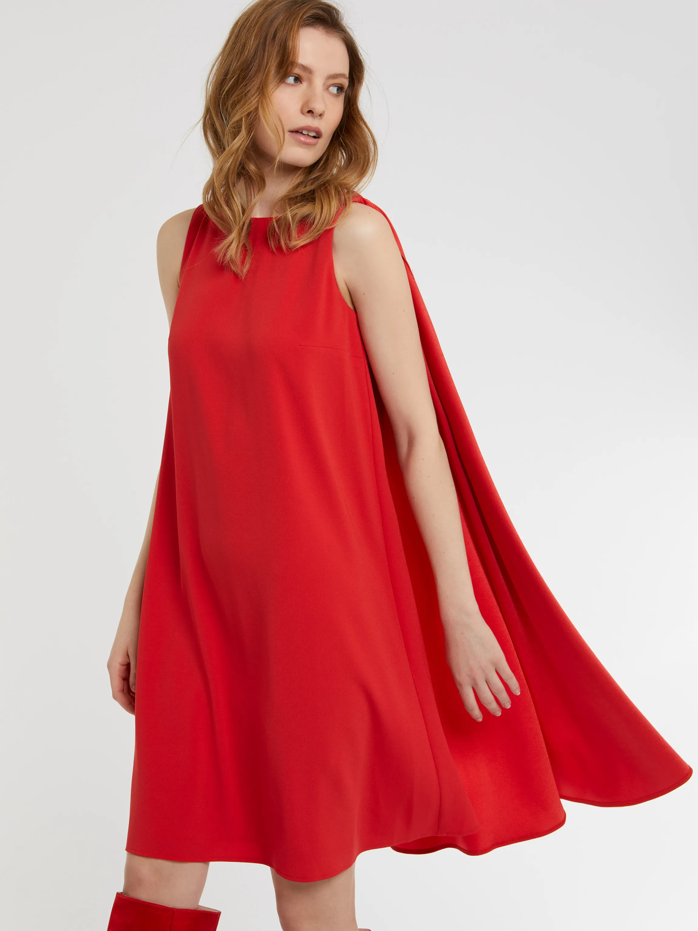 robe_cape_en_crepe_envers_satin_2-2.webp Outlet Robe Cape En Crepe Envers Satin Femme Robes