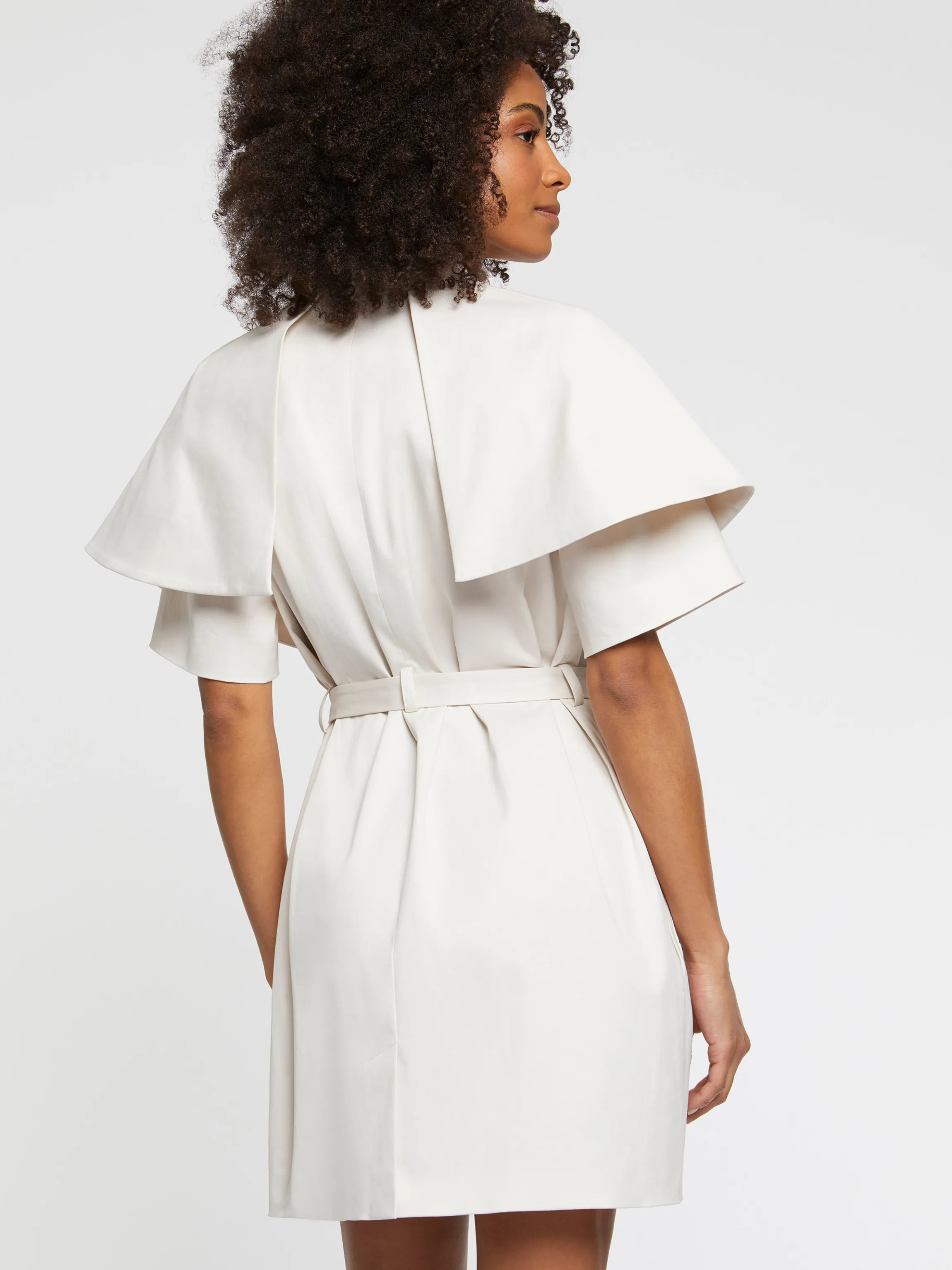 robe_courte_ceinture_en_satin_de_coton_3.webp Hot Robe Courte Ceinture En Satin De Coton Femme Robes
