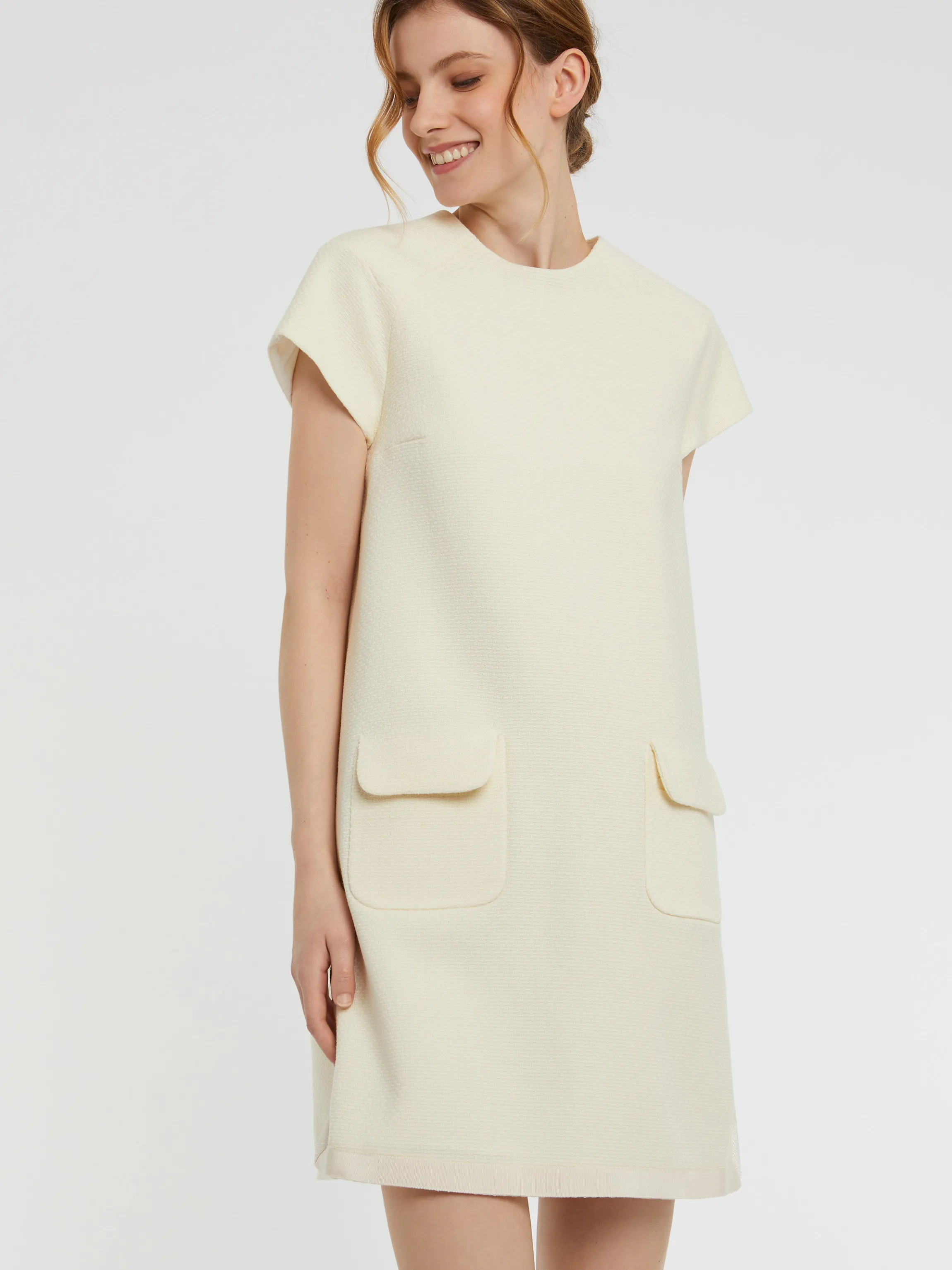 robe_courte_trapeze_en_laine_2-1.webp Store Robe Courte Trapeze En Laine Femme Robes