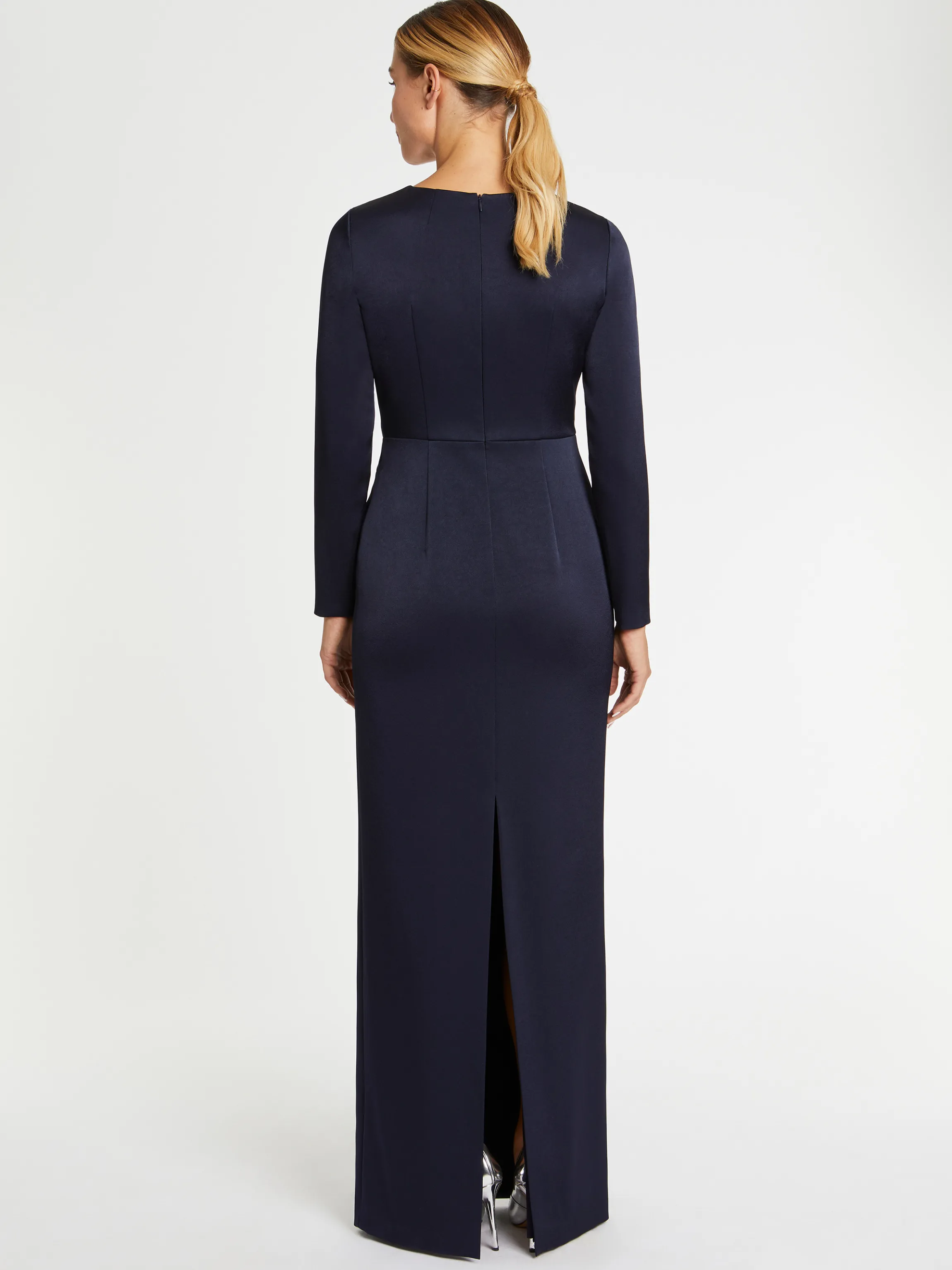 robe_longue_en_crepe_envers_satin_3.webp New Robe Longue En Crepe Envers Satin Femme Robes
