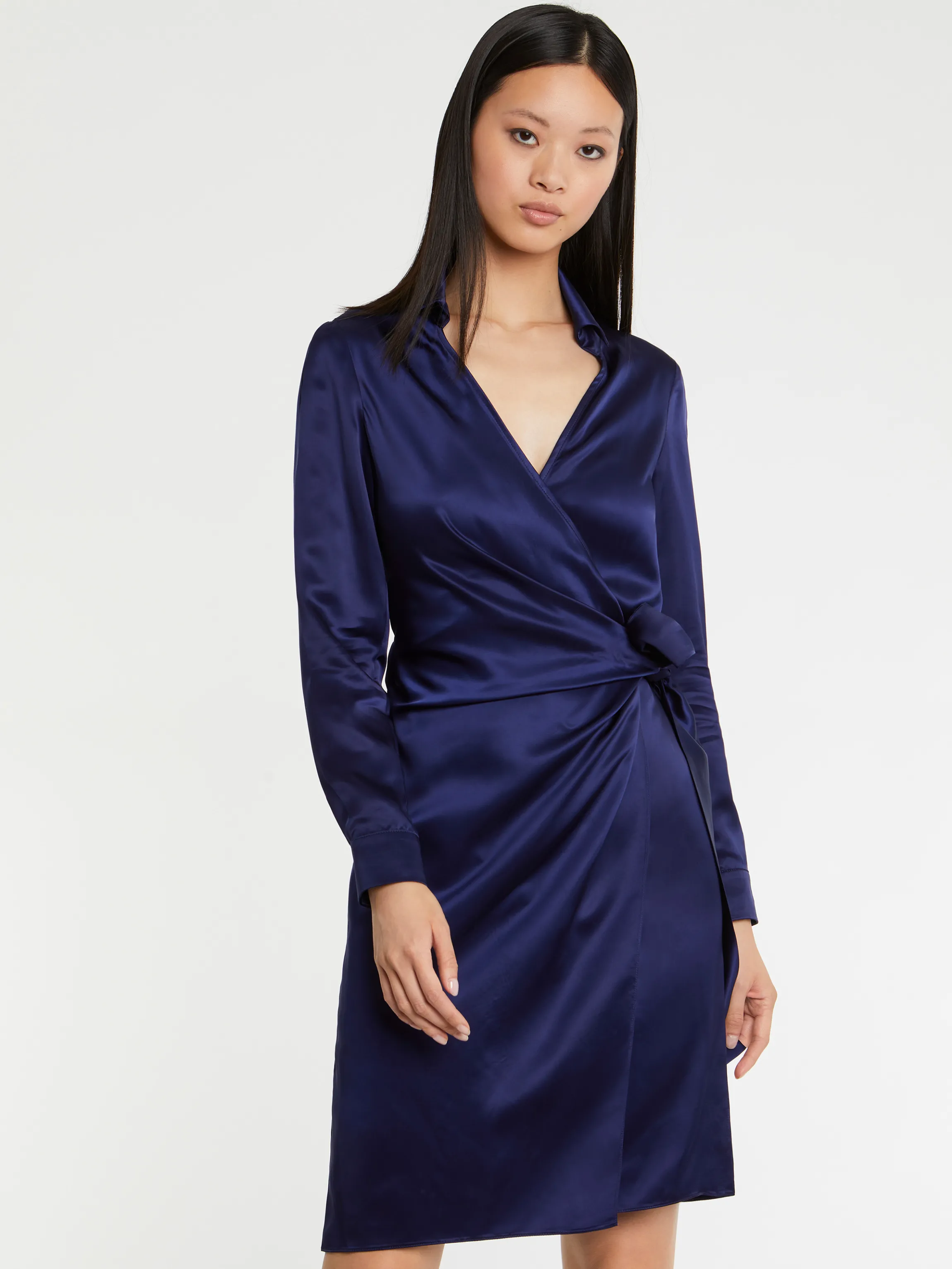 robe_portefeuille_en_satin_fluide_2.webp Cheap Robe Portefeuille En Satin Fluide Femme Robes
